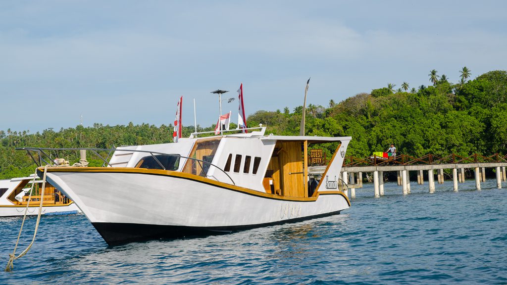 6 bunaken oasis dive resort north sulawesi indonesia boat 6
