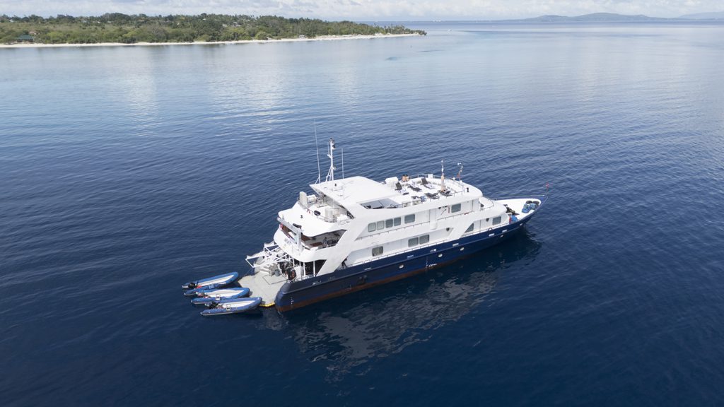 7 atlantis infiniti liveaboard philippines aerial 3