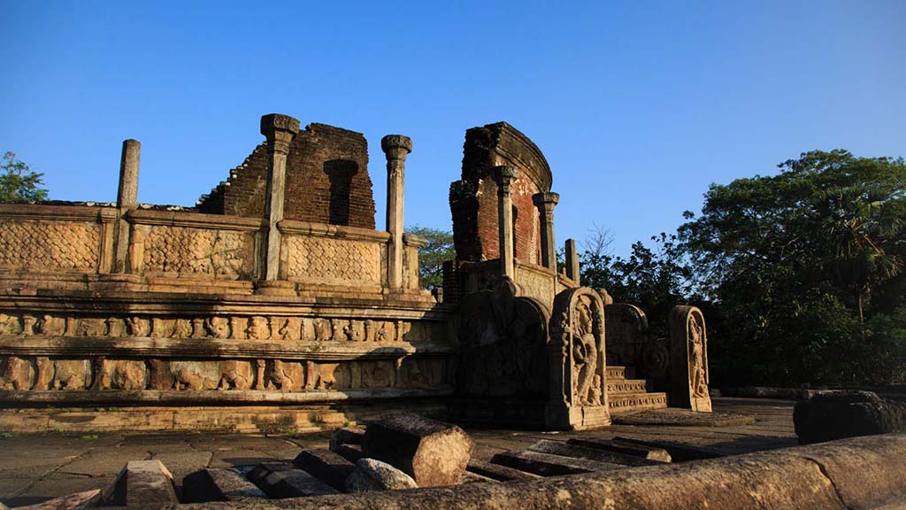 14 dive colombo sri lanka temple ruins