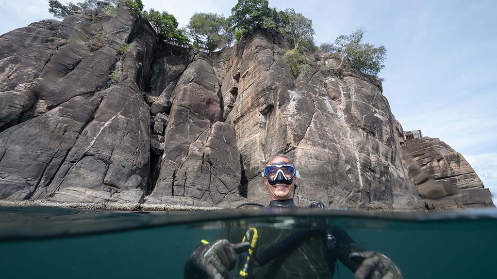 23 dive trincomalee sri lanka swami rock diver surface