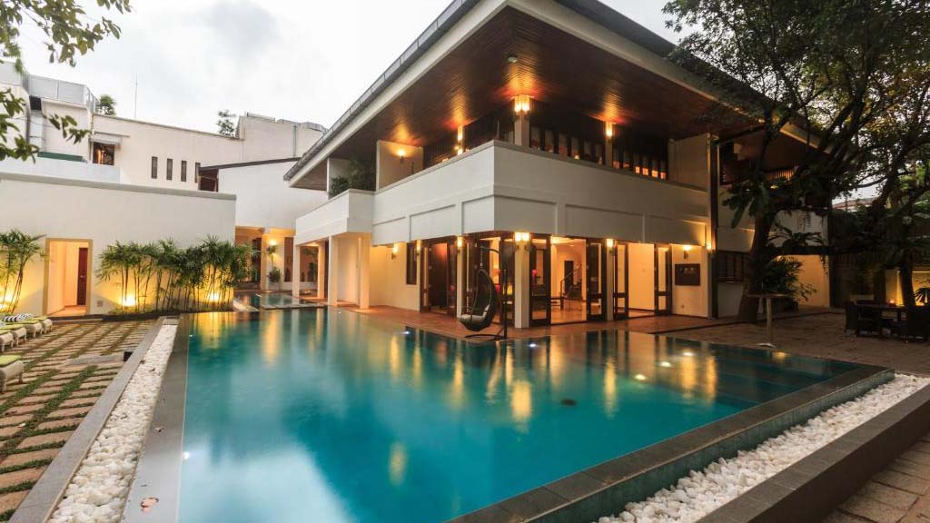 Colombo court hotel pool view