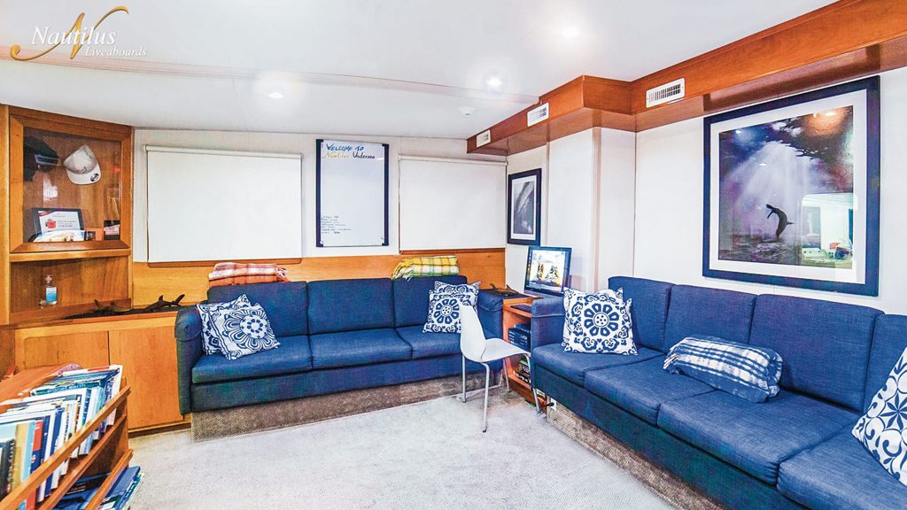 10 nautilus undersea liveaboard socorro baja mexico salon
