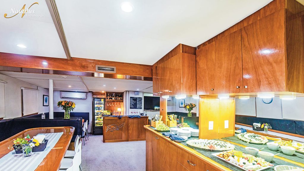11 nautilus undersea liveaboard socorro baja mexico dining