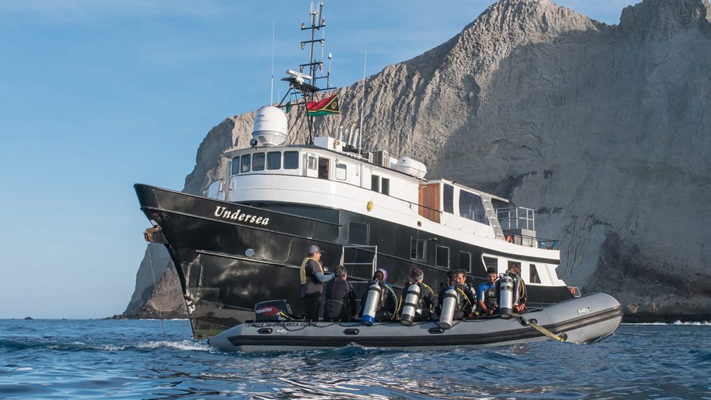 9 nautilus undersea liveaboard socorro baja mexico anchored with divers