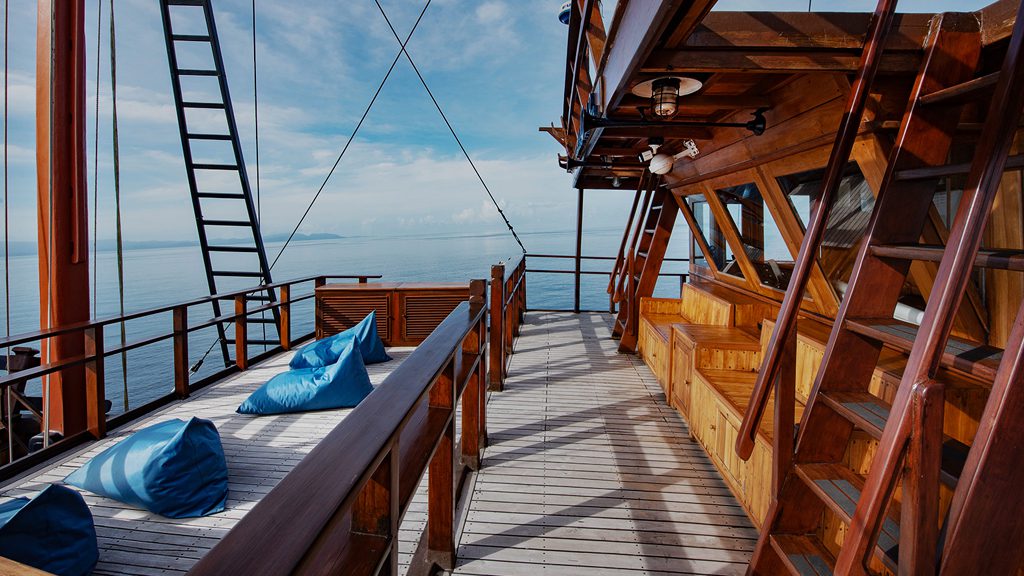 11 malaillo liveaboard indonesia sundeck 2