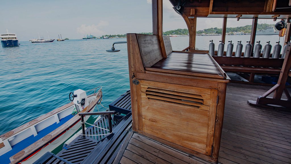 13 malaillo liveaboard indonesia dive platform