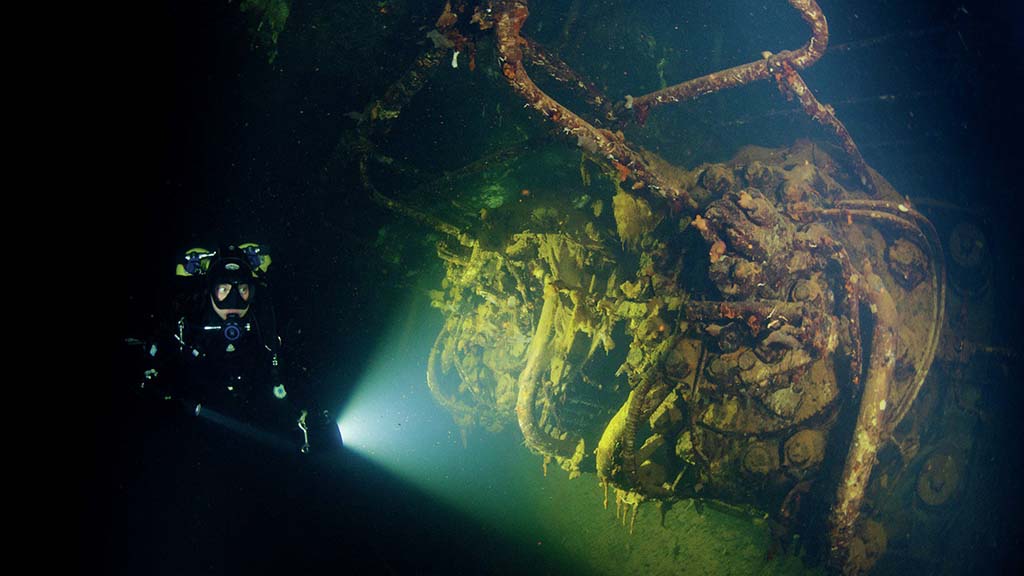 2 dive new zealand mikhail lermontov wreck engine