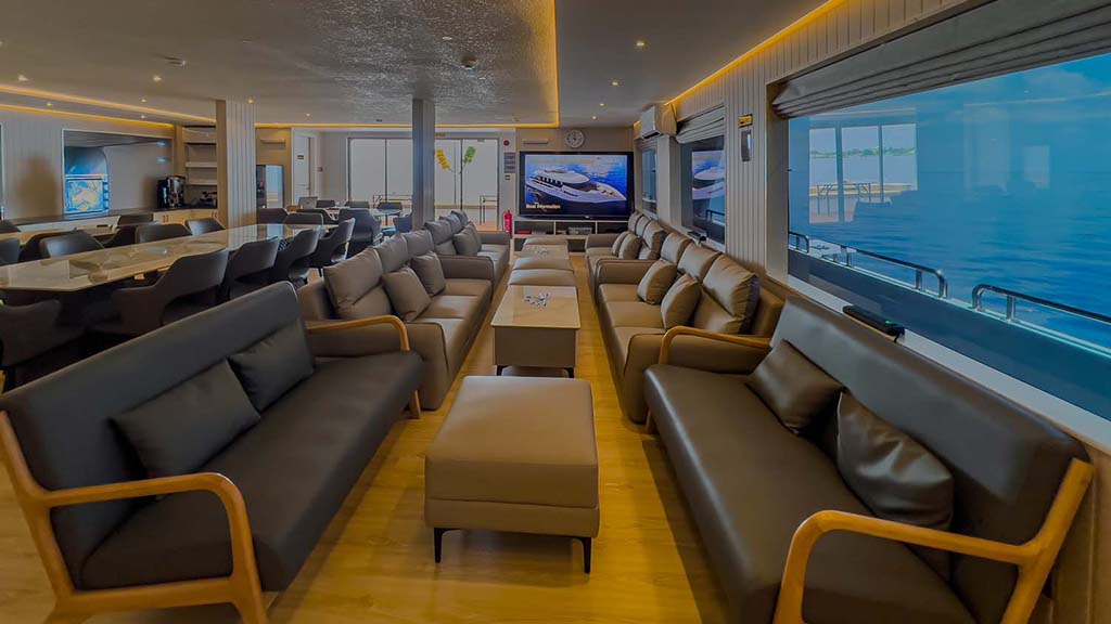 11 maldives master saloon