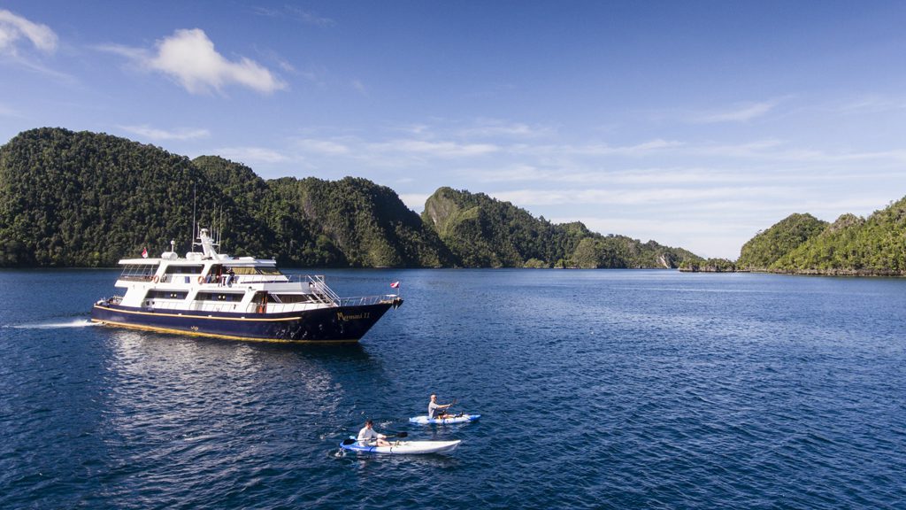 8 mermaid 2 liveaboard indonesia kayaks activity
