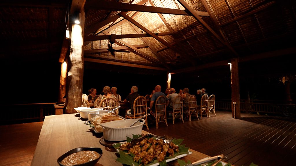 8 uepi island resort uepi solomon islands restaurant