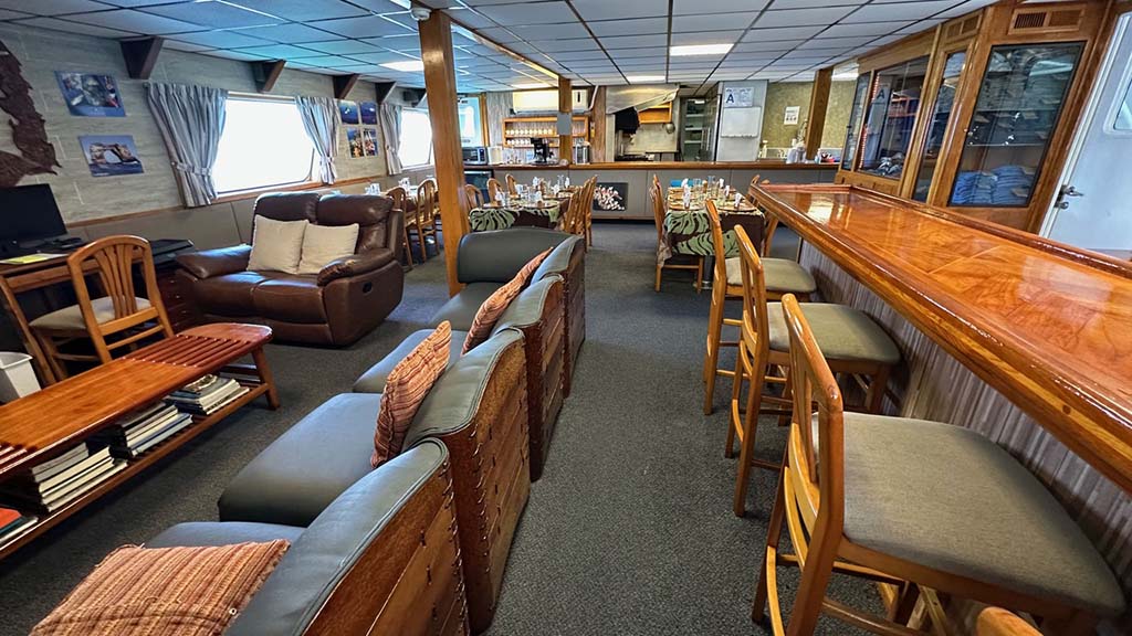 Palau aggressor ii saloon 8923