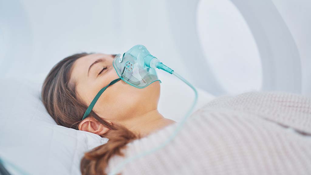 Woman on oxygen shutterstock 2306371085 1024
