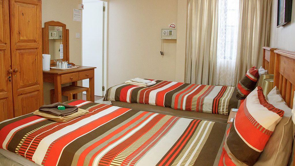 3 dive st helena blue lantern guest house twin room 2