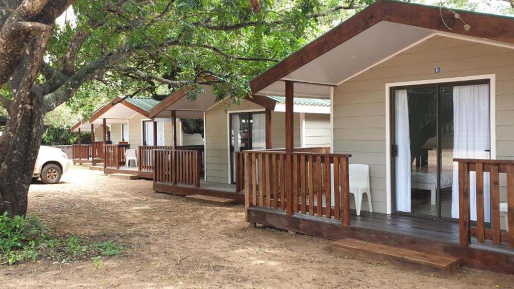 8 diving sodwana bay south africa coral divers bungalows row