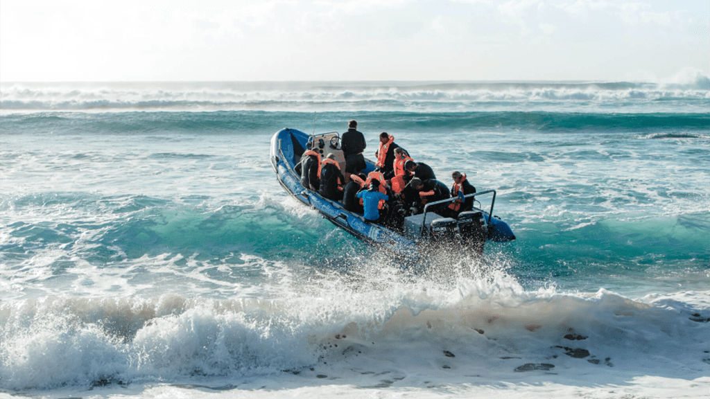 9 diving sodwana bay thonga beach lodge south africa dive boat