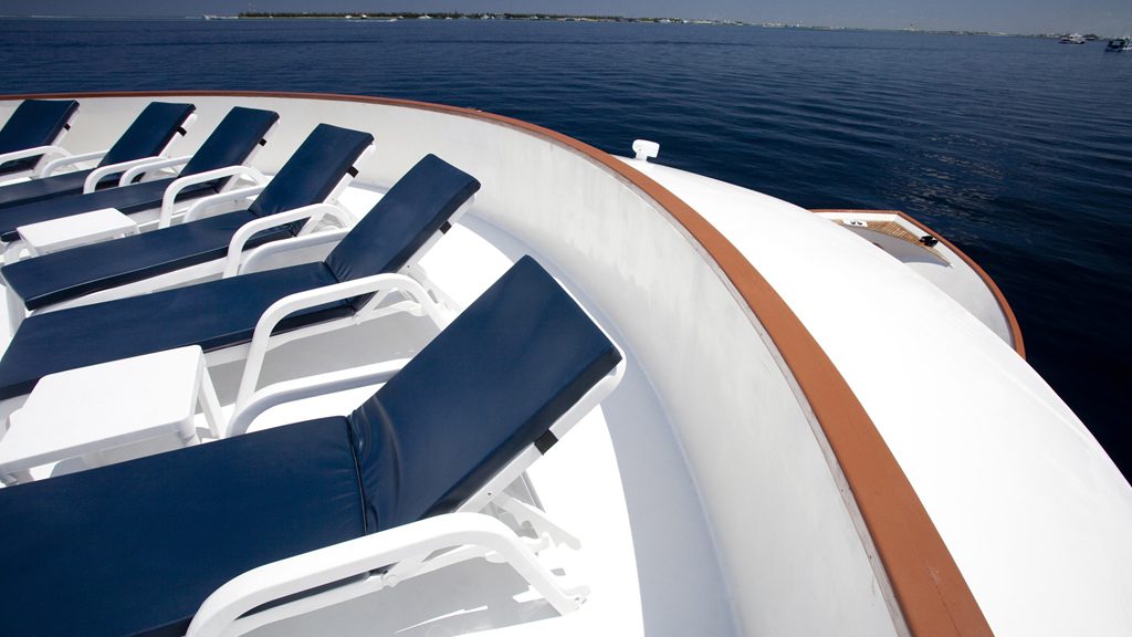 10 carpe diem liveaboard maldives sundeck open area