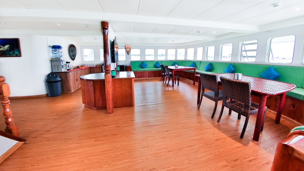 12 carpe diem liveaboard maldives briefing lounge and social area