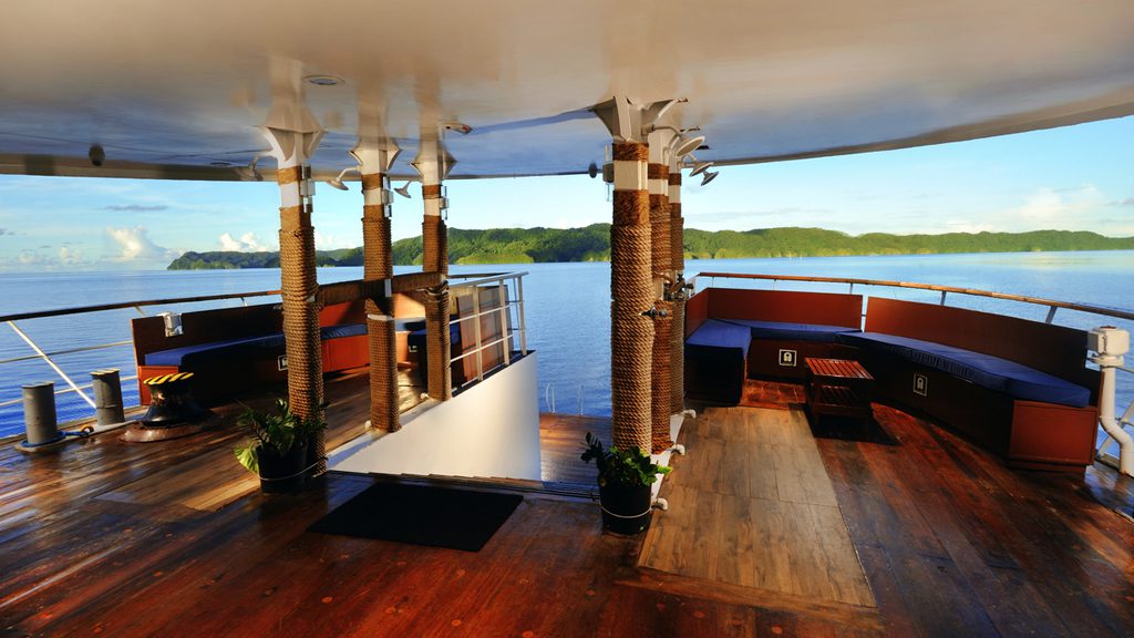 15 solitude one liveaboard philippines shower area