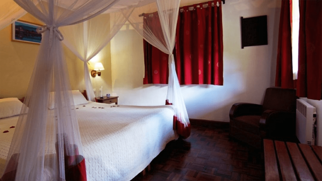 3 madagascar vakona forest lodge double room