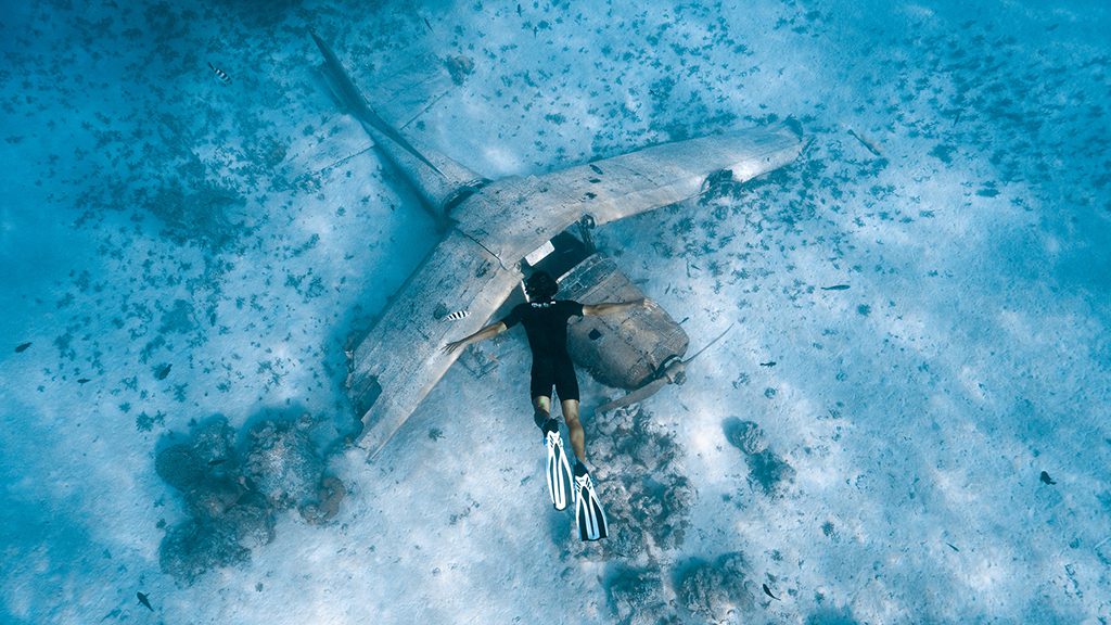 Dive tahiti island fluid tahiti plane wreck snork credit alice decaestecker