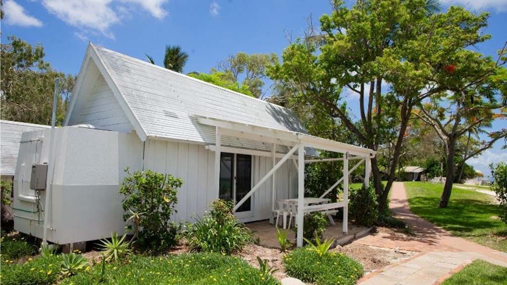 2 keppel hideaway accommodation beachfront 10