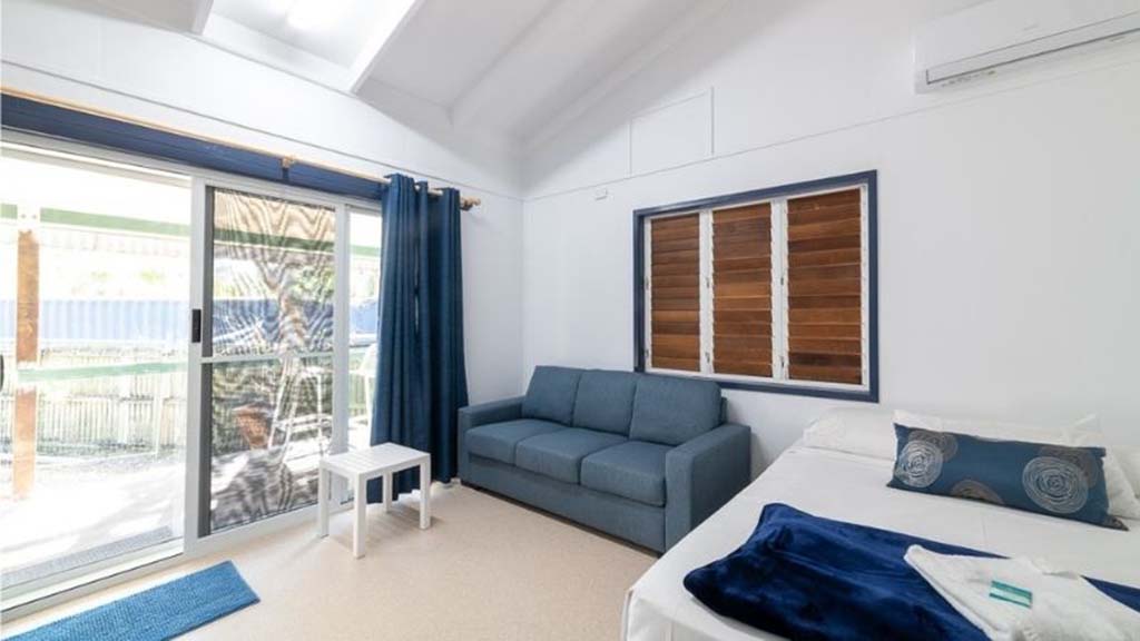 2 keppel hideaway accommodation putney place kitchenette resized 1 1 2 keppel hideaway accommodation putney place kitchenette resized 1 1