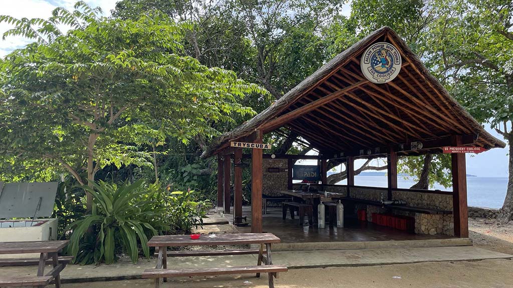 Dive the coolidge allan power dive tours santo vanuatu briefing area 6453