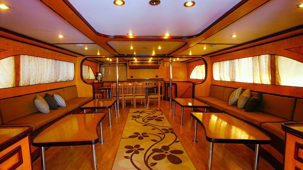 10 freedom 3 sharm el sheikh liveaboard red sea egypt salon