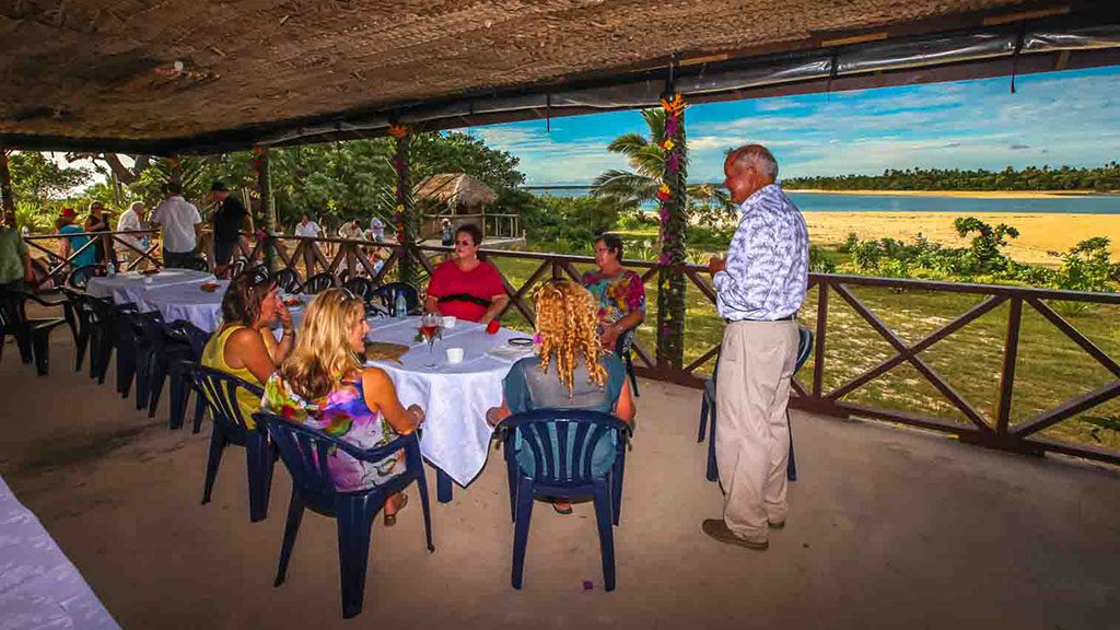 10 tonga haʻapai matafonua lodge dining