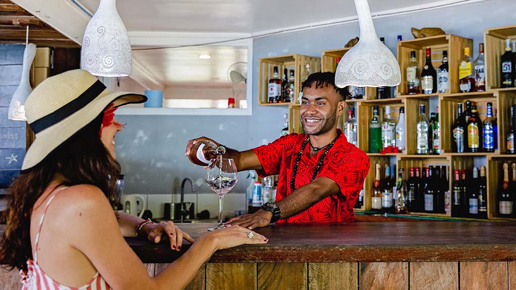 12 turtle bay lodge espiritu santo vanuatu salty dog bar restaurant