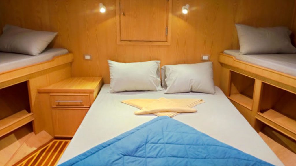 15 freedom 4 sharm el sheikh liveaboard red sea egypt king plus two single bed cabin 15 freedom 4 sharm el sheikh liveaboard red sea egypt king plus two single bed cabin