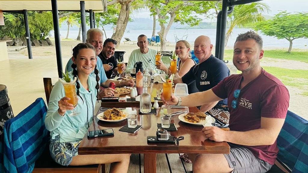 Us dive travel agents enjoy dinner at volivoli beach resort in fiji 1024