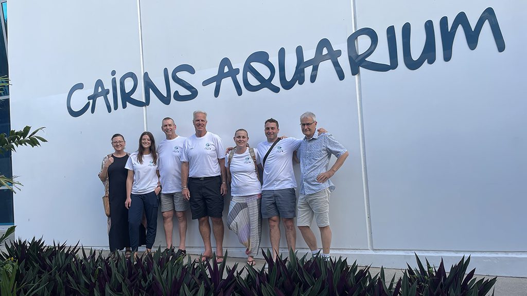 Us dive travel agents with diveplanit team at cairns aquarium 1024