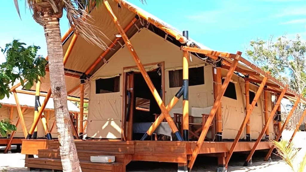 41 barefoot kuata yasawa islands fiji beachfront siga bure outside view 2 41 barefoot kuata yasawa islands fiji beachfront siga bure outside view 2