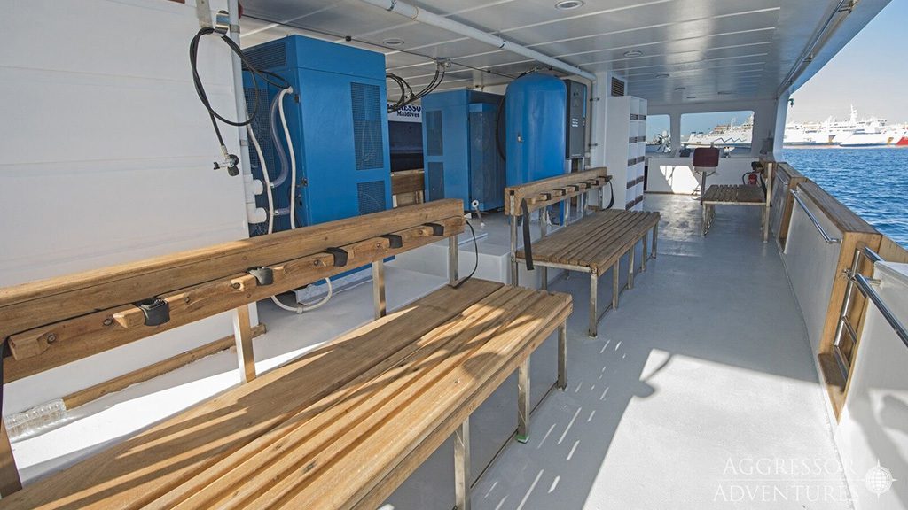 12 maldives aggressor ii liveaboard maldives dive deck
