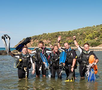 Diver group shutterstock 155956061 feature