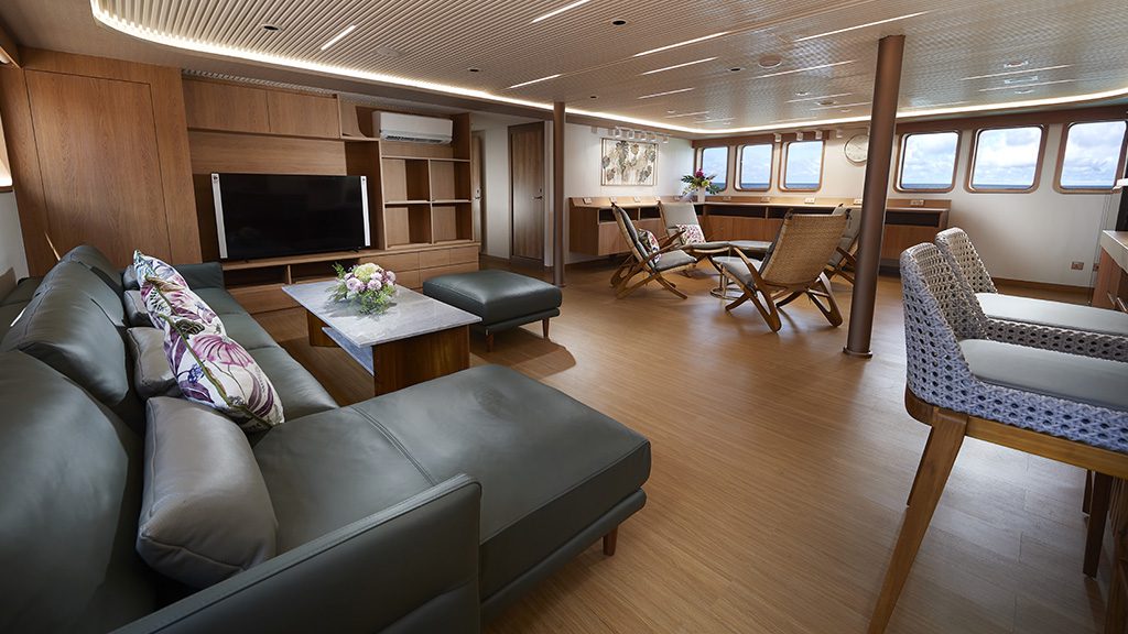 10 solitude gaia liveaboard palau saloon 1