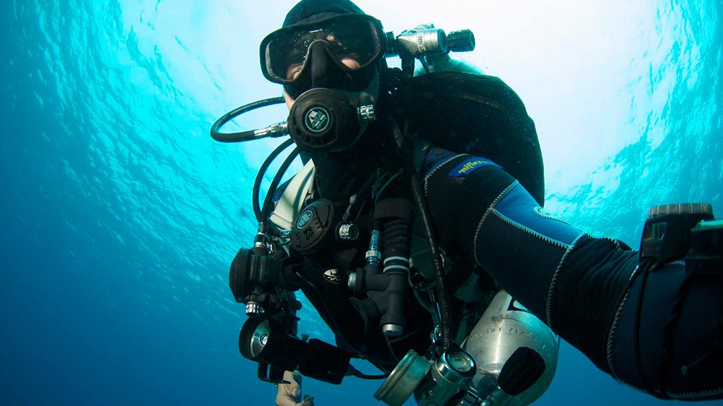 16 evolution malapascua philippines diver photographer
