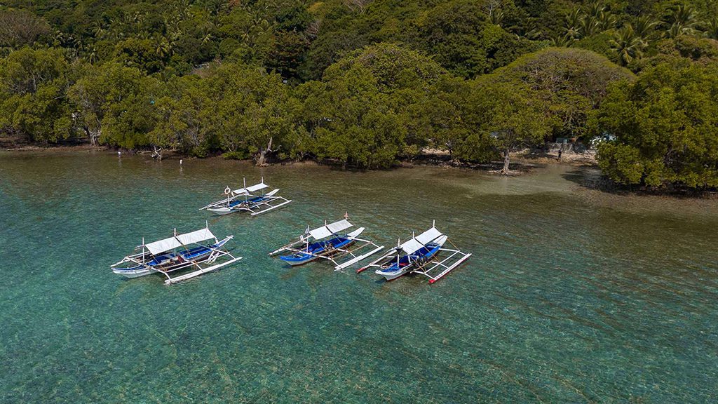 7 thethree p beach resort romblon philippines diving boats