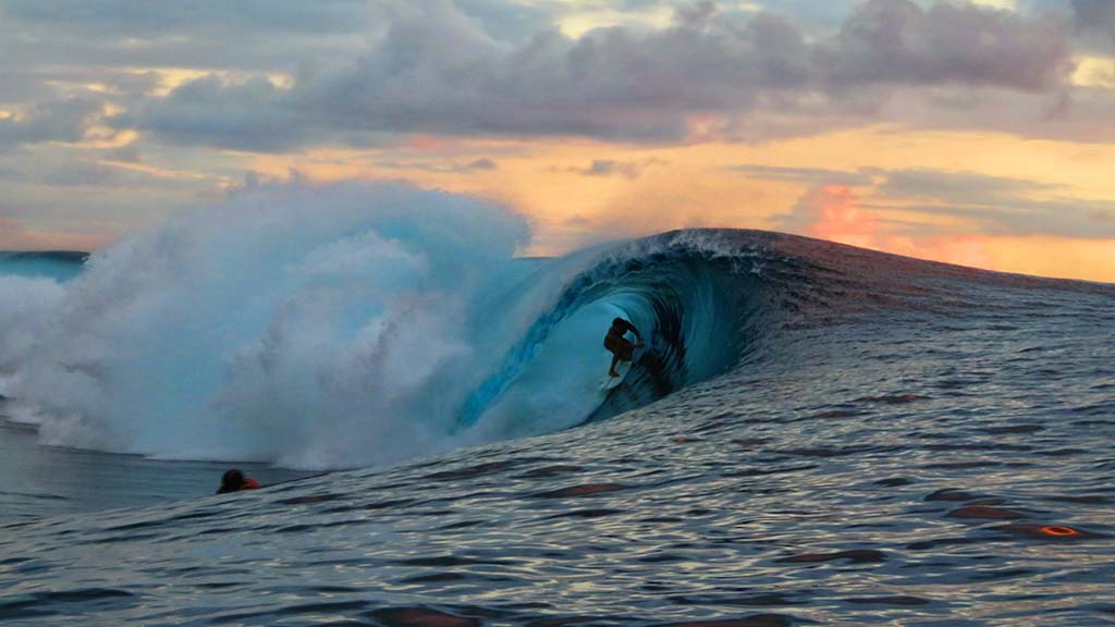 Surf and dive tahiti iti teahupoo shutterstock 1202004769 Surf and dive tahiti iti teahupoo shutterstock 1202004769